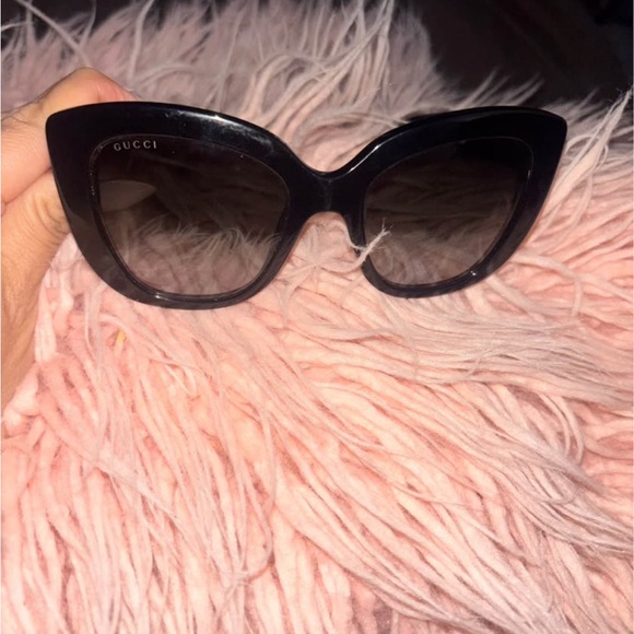 Gucci Black Square Sunglasses with Gold GG Emblems - Picture 3 of 7